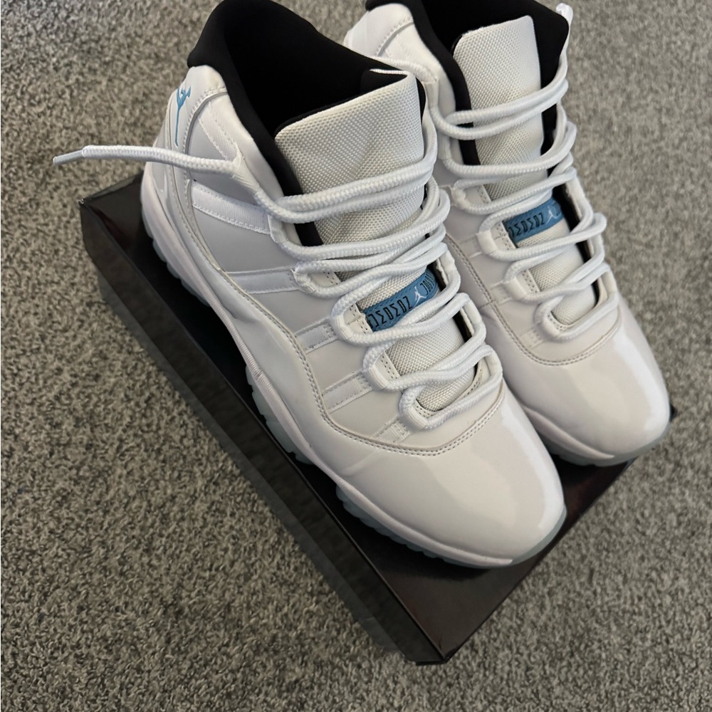Men’s Jordan 11 Legend Blue High - Picture 2 of 9